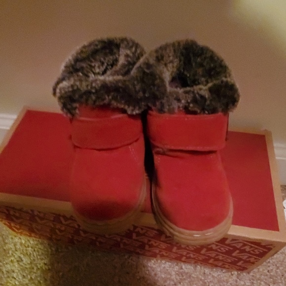 Shoe - Picture 2 of 4